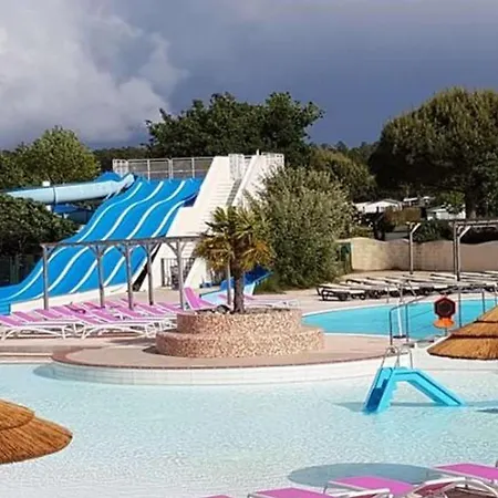 Hébergement de vacances Piscine Privée *