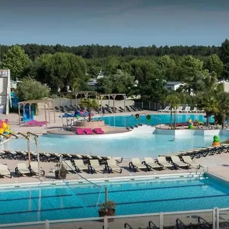 Hébergement de vacances Piscine Privée Gastes